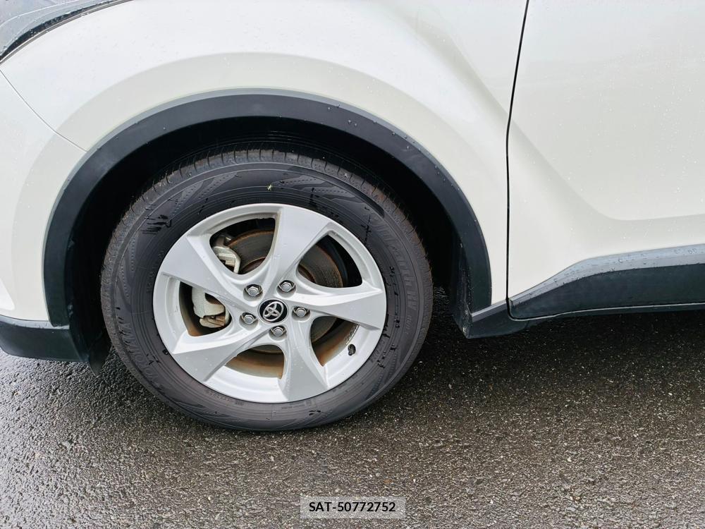 Toyota C-HR 2017-02 8544995-30