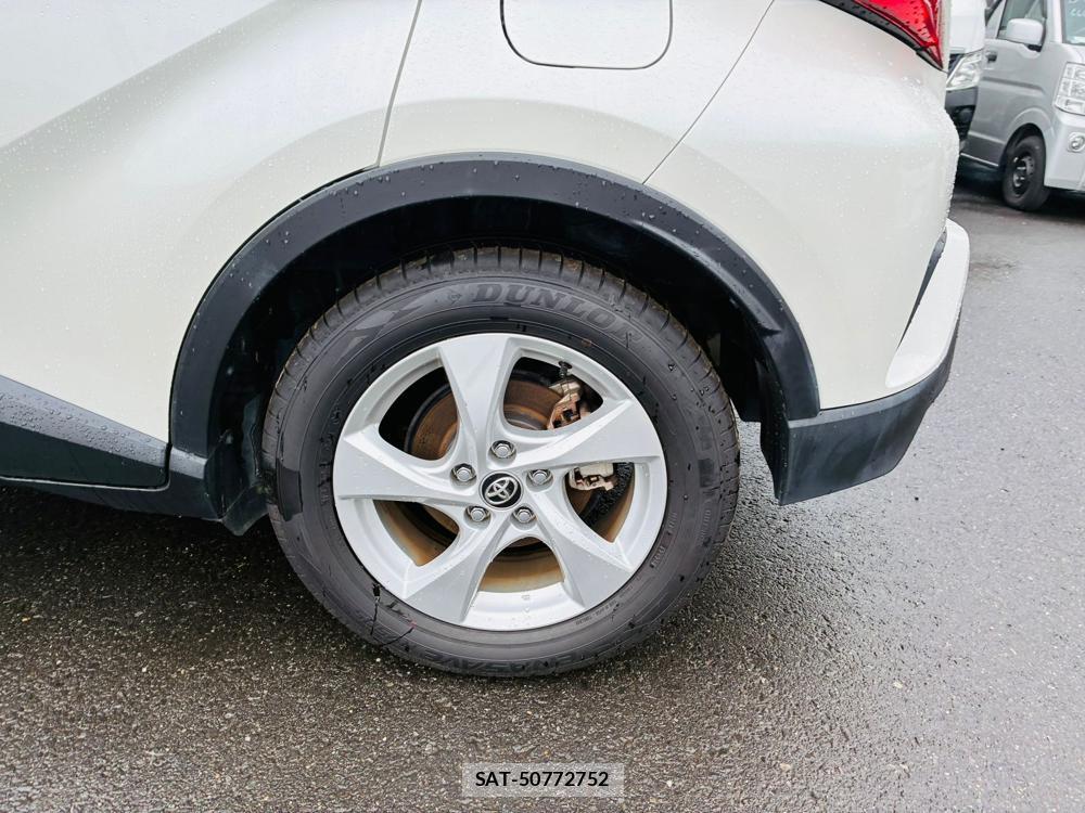 Toyota C-HR 2017-02 8544995-31