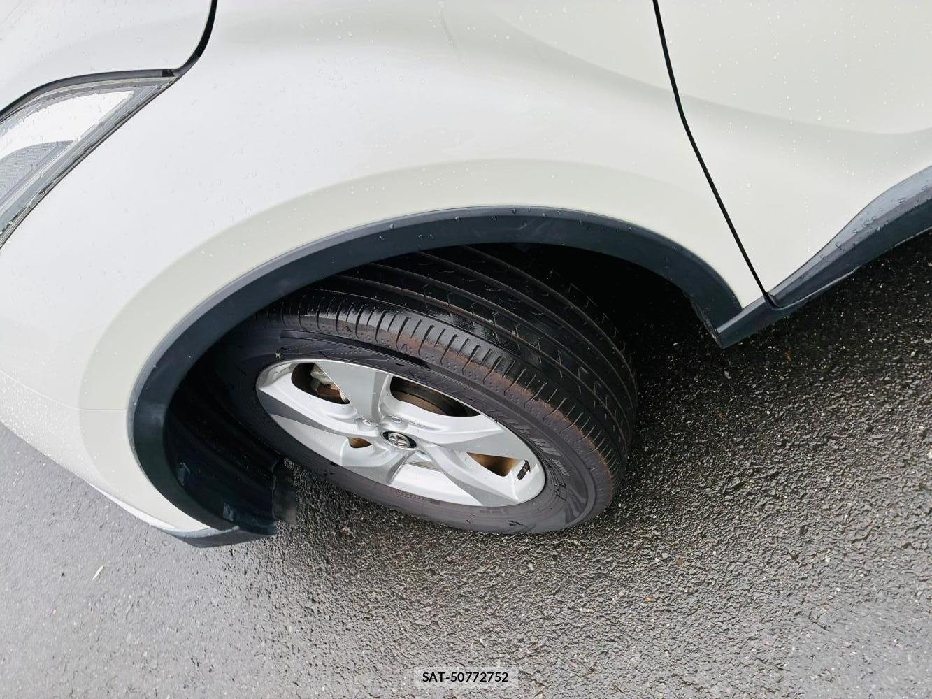 Toyota C-HR 2017-02 8544995-32