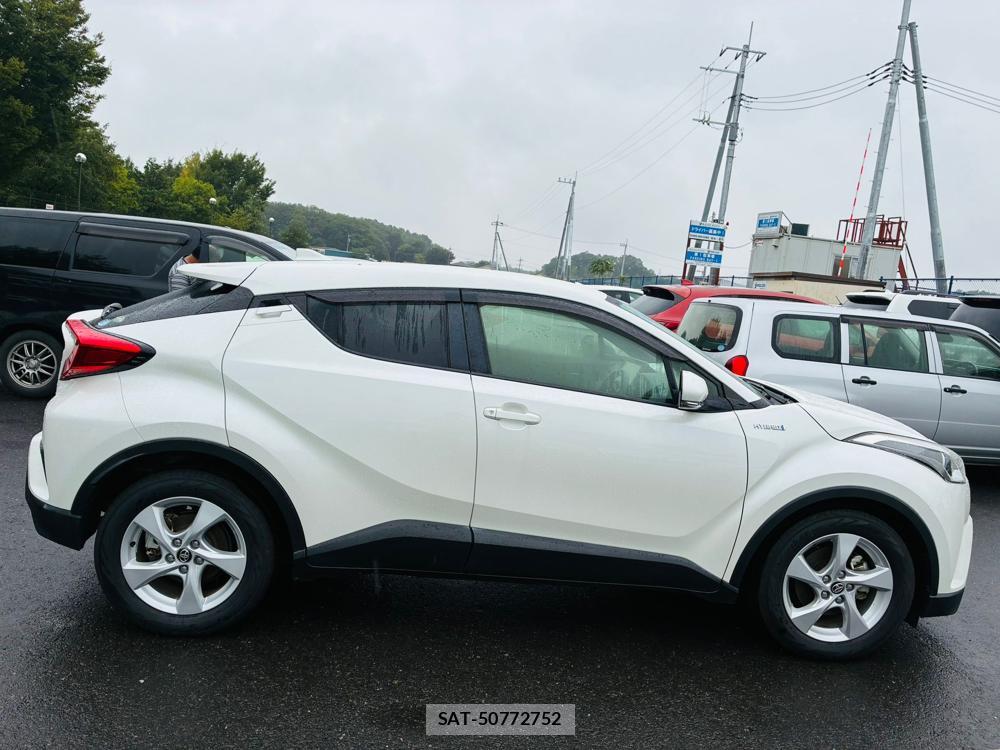 Toyota C-HR 2017-02 8544995-5