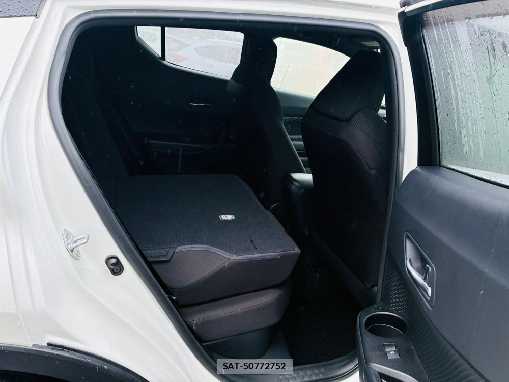 Toyota C-HR 2017-02 8544995-8