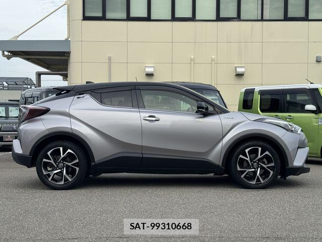Toyota C-HR 2017-12 8626153-4