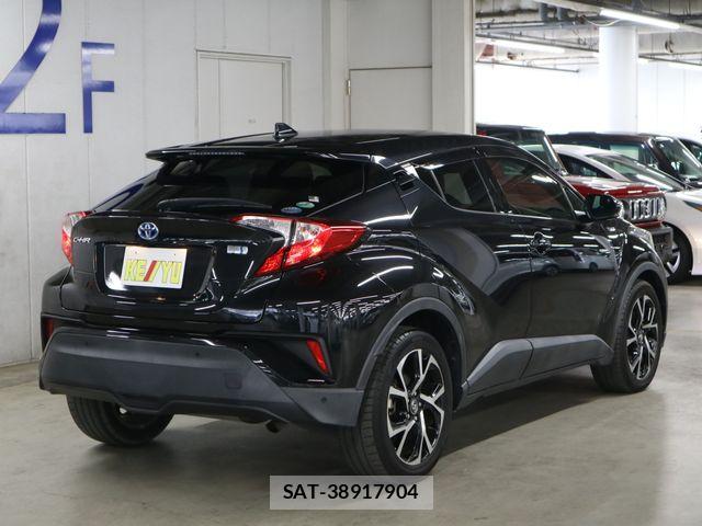 Toyota C-HR 2017-04 8626145-1