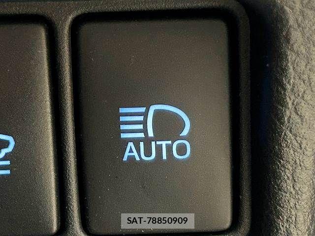 Toyota C-HR 2017-07 8626146-8