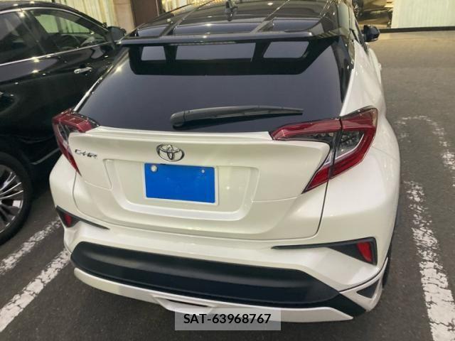 Toyota C-HR 2018-12 8626140-1