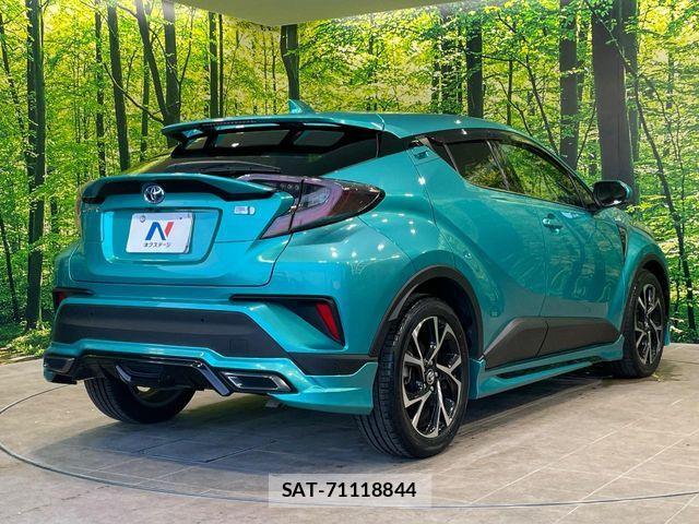 Toyota C-HR 2016-12 8658399-16