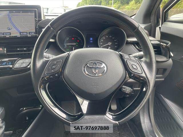 Toyota C-HR 2017-11 8658402-9