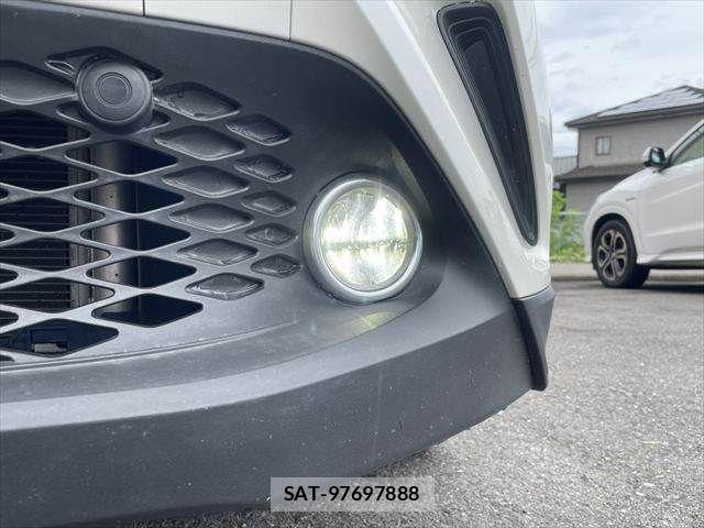 Toyota C-HR 2017-11 8658402-11