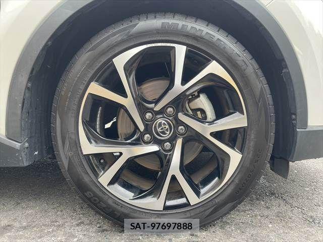 Toyota C-HR 2017-11 8658402-12