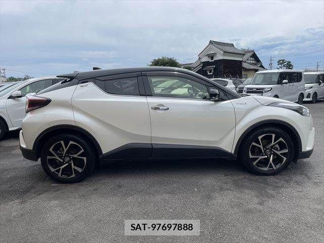 Toyota C-HR 2017-11 8658402-15