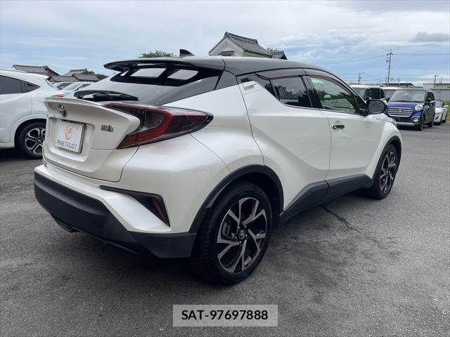 Toyota C-HR 2017-11 8658402-16