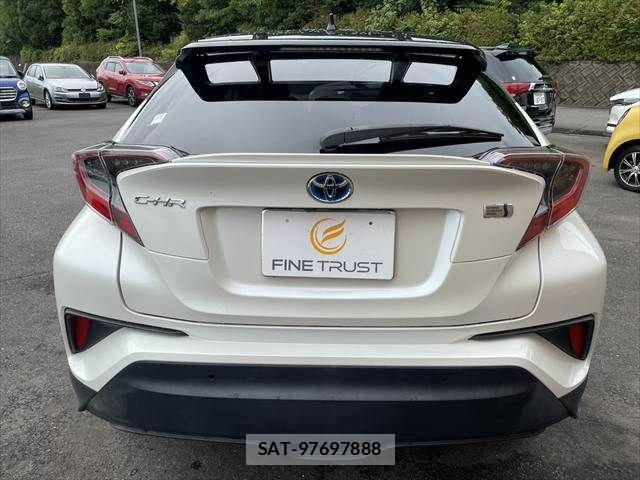 Toyota C-HR 2017-11 8658402-17