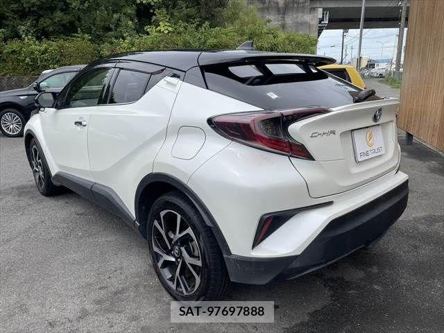 Toyota C-HR 2017-11 8658402-18