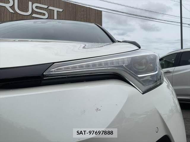 Toyota C-HR 2017-11 8658402-21