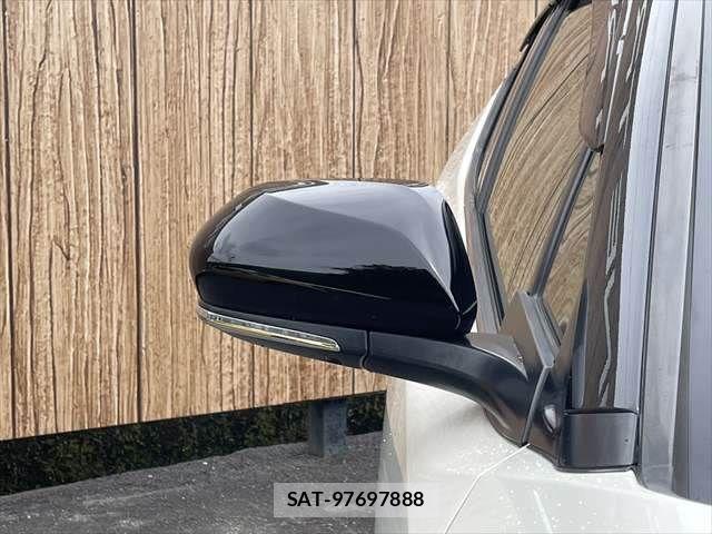 Toyota C-HR 2017-11 8658402-24