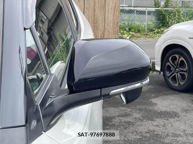 Toyota C-HR 2017-11 8658402-25