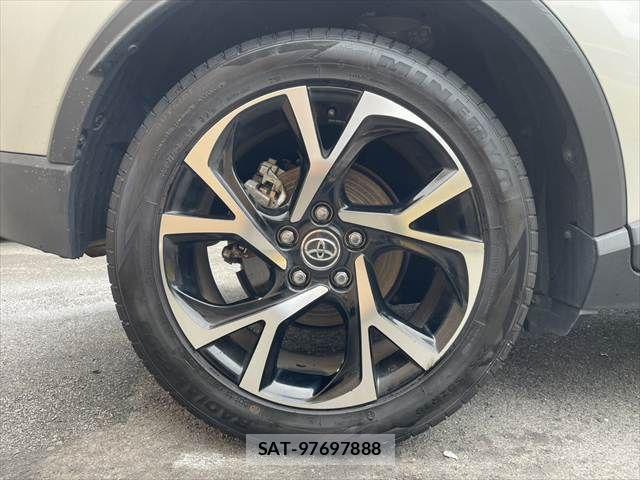 Toyota C-HR 2017-11 8658402-26