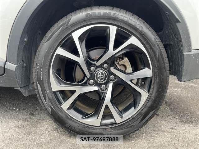 Toyota C-HR 2017-11 8658402-27