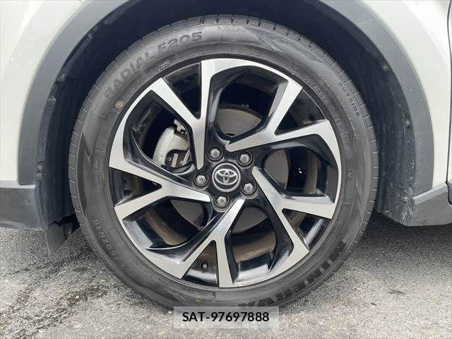Toyota C-HR 2017-11 8658402-28