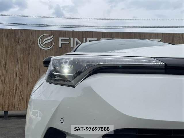 Toyota C-HR 2017-11 8658402-29