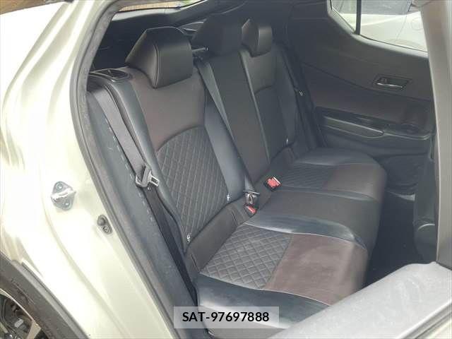 Toyota C-HR 2017-11 8658402-7