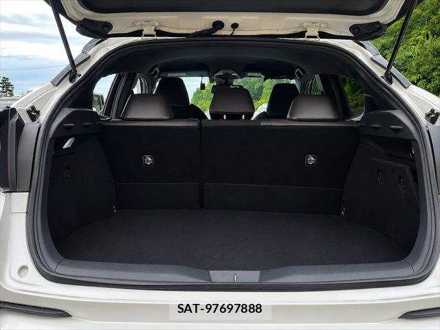 Toyota C-HR 2017-11 8658402-8