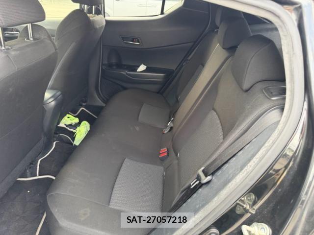 Toyota C-HR 2018-06 8658404-11