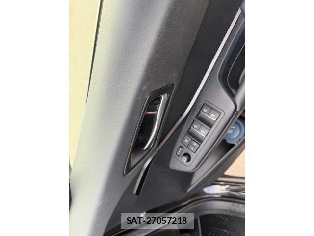 Toyota C-HR 2018-06 8658404-12