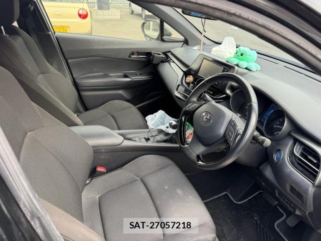 Toyota C-HR 2018-06 8658404-13