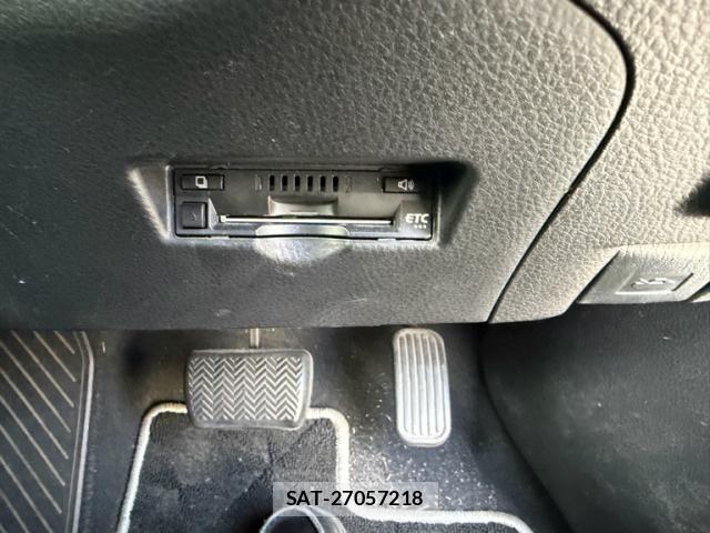 Toyota C-HR 2018-06 8658404-15