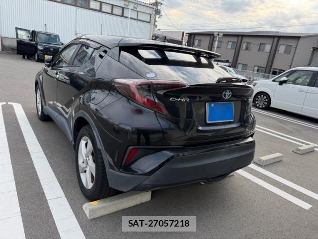 Toyota C-HR 2018-06 8658404-1
