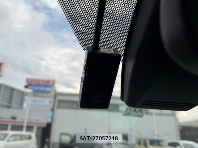 Toyota C-HR 2018-06 8658404-22
