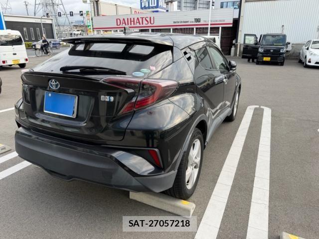 Toyota C-HR 2018-06 8658404-3