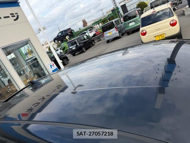 Toyota C-HR 2018-06 8658404-8