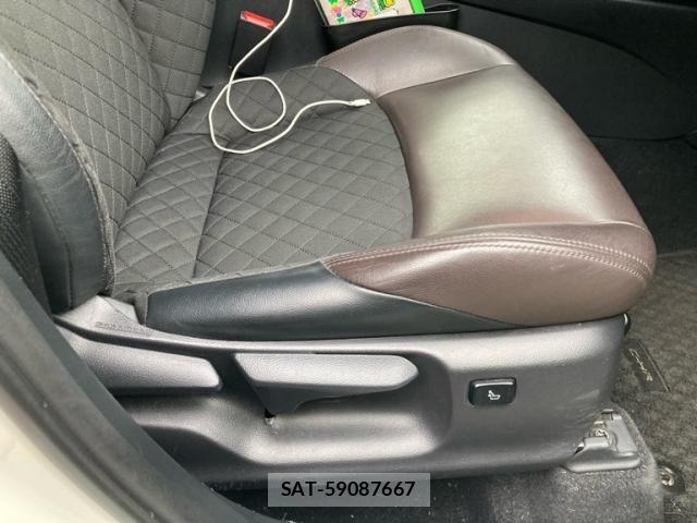 Toyota C-HR 2018-06 8658400-12