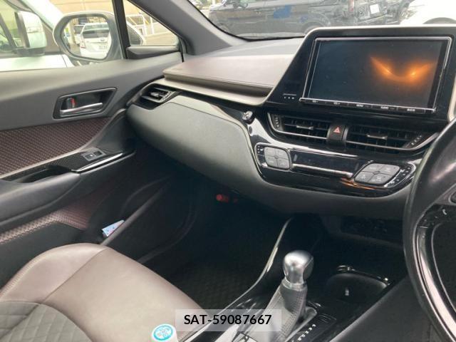 Toyota C-HR 2018-06 8658400-15