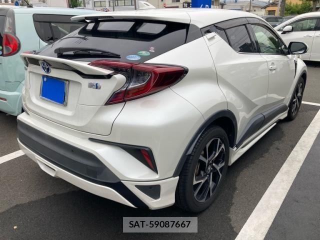 Toyota C-HR 2018-06 8658400-3