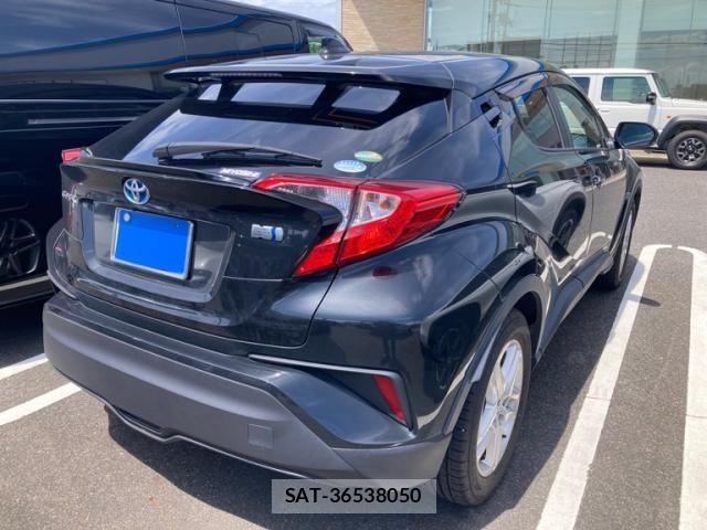 Toyota C-HR 2020-10 8658401-3