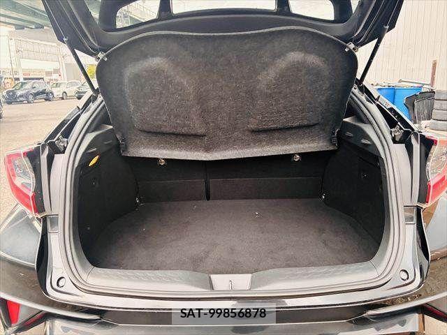 Toyota C-HR 2017-11 8665933-9