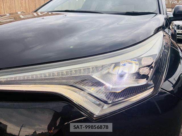 Toyota C-HR 2017-11 8665933-11