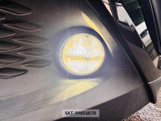 Toyota C-HR 2017-11 8665933-12