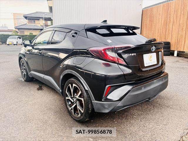 Toyota C-HR 2017-11 8665933-19