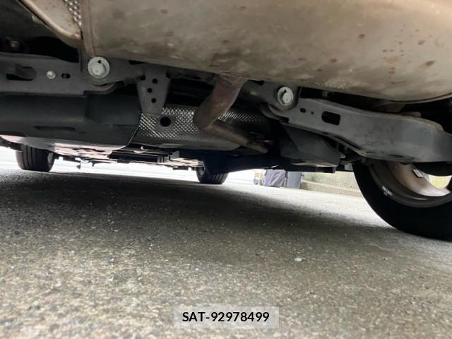 Toyota C-HR 2017-03 8658403-9