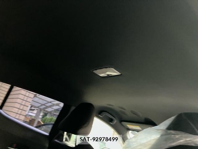 Toyota C-HR 2017-03 8658403-14