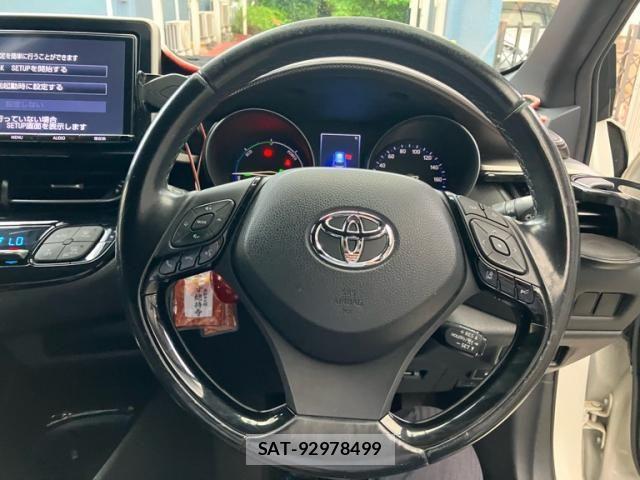 Toyota C-HR 2017-03 8658403-16