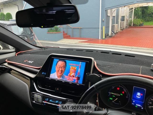 Toyota C-HR 2017-03 8658403-21