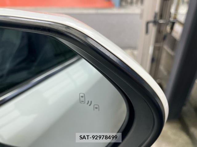 Toyota C-HR 2017-03 8658403-23