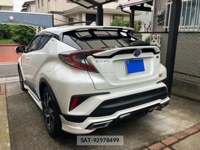 Toyota C-HR 2017-03 8658403-2