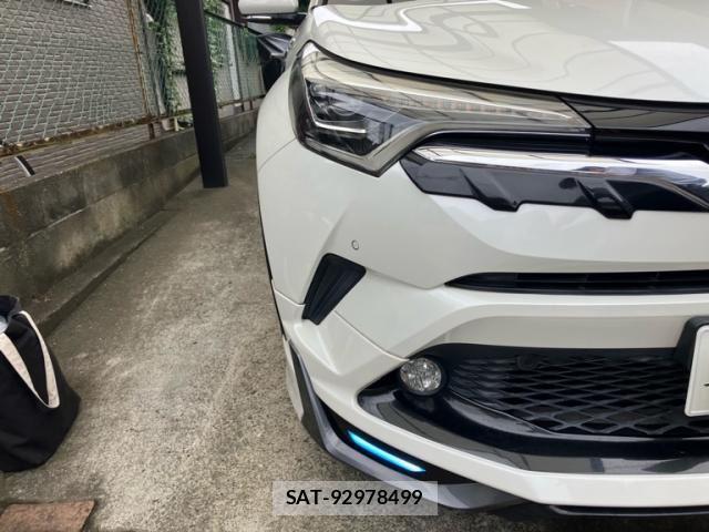 Toyota C-HR 2017-03 8658403-3