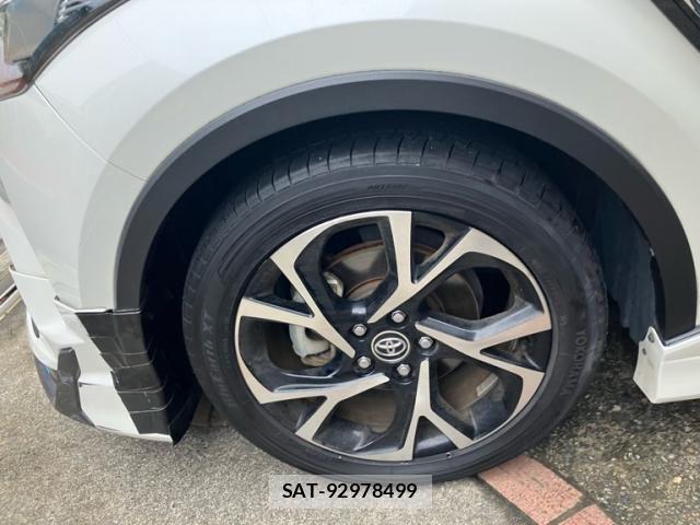 Toyota C-HR 2017-03 8658403-8